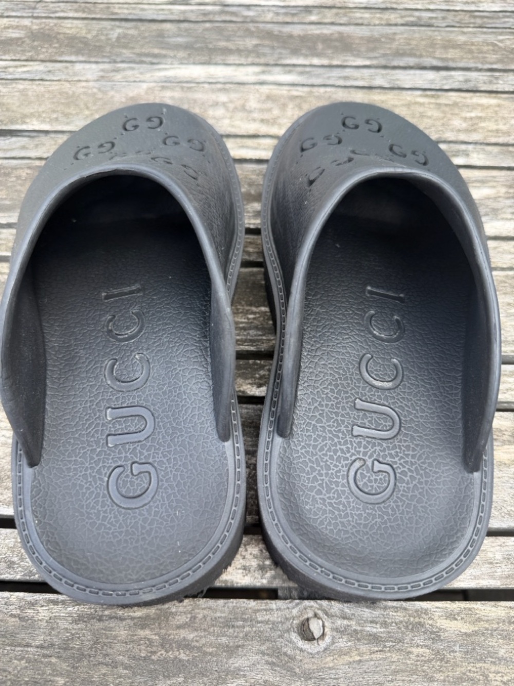 Gucci Black Rubber Clogs - Embossed GG Logo - Picture 2 of 6